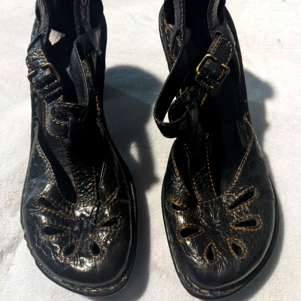 Born Mary Jane's size 7